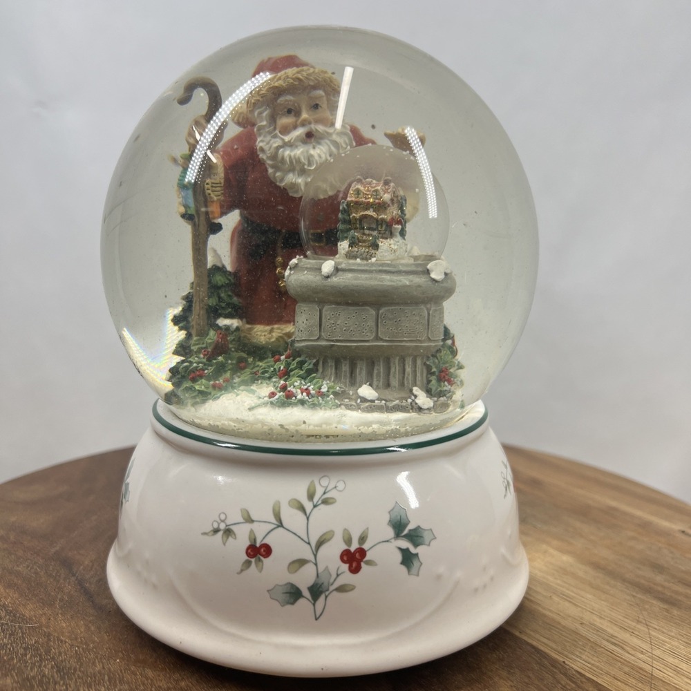 Pfaltzgraff Winterberry‎ Santa Snow Globe Music Box "I'll Be Home for Christmas"